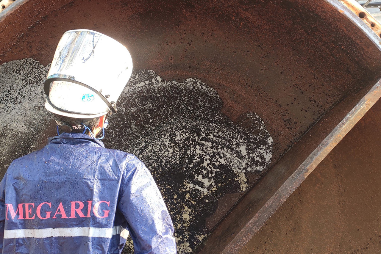 Cleaning heat exchangers