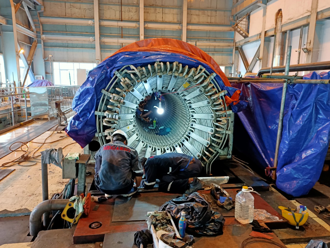 Overhauling turbines and generators